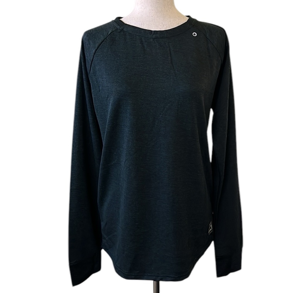 Tahari Sport long sleeve shirt with Thumbholes